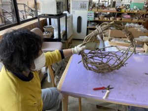 香り会館　つるかご作り体験